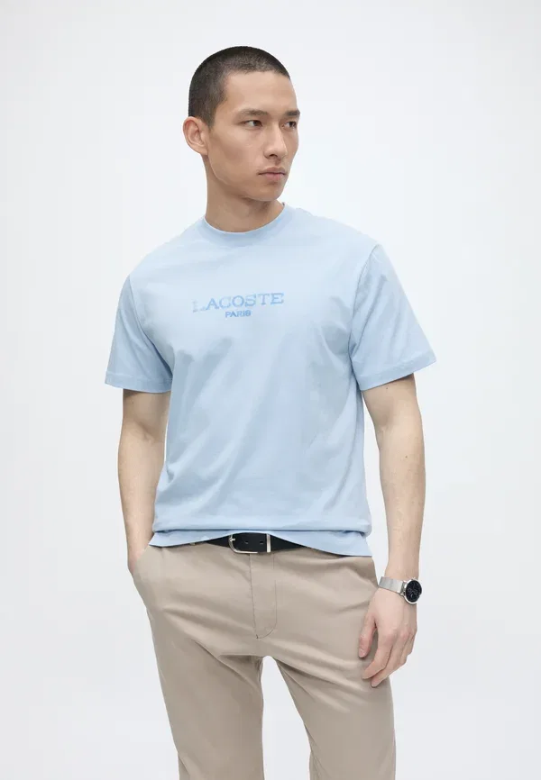 Футболка принтованная Lacoste, цвет шамбре — фото 4