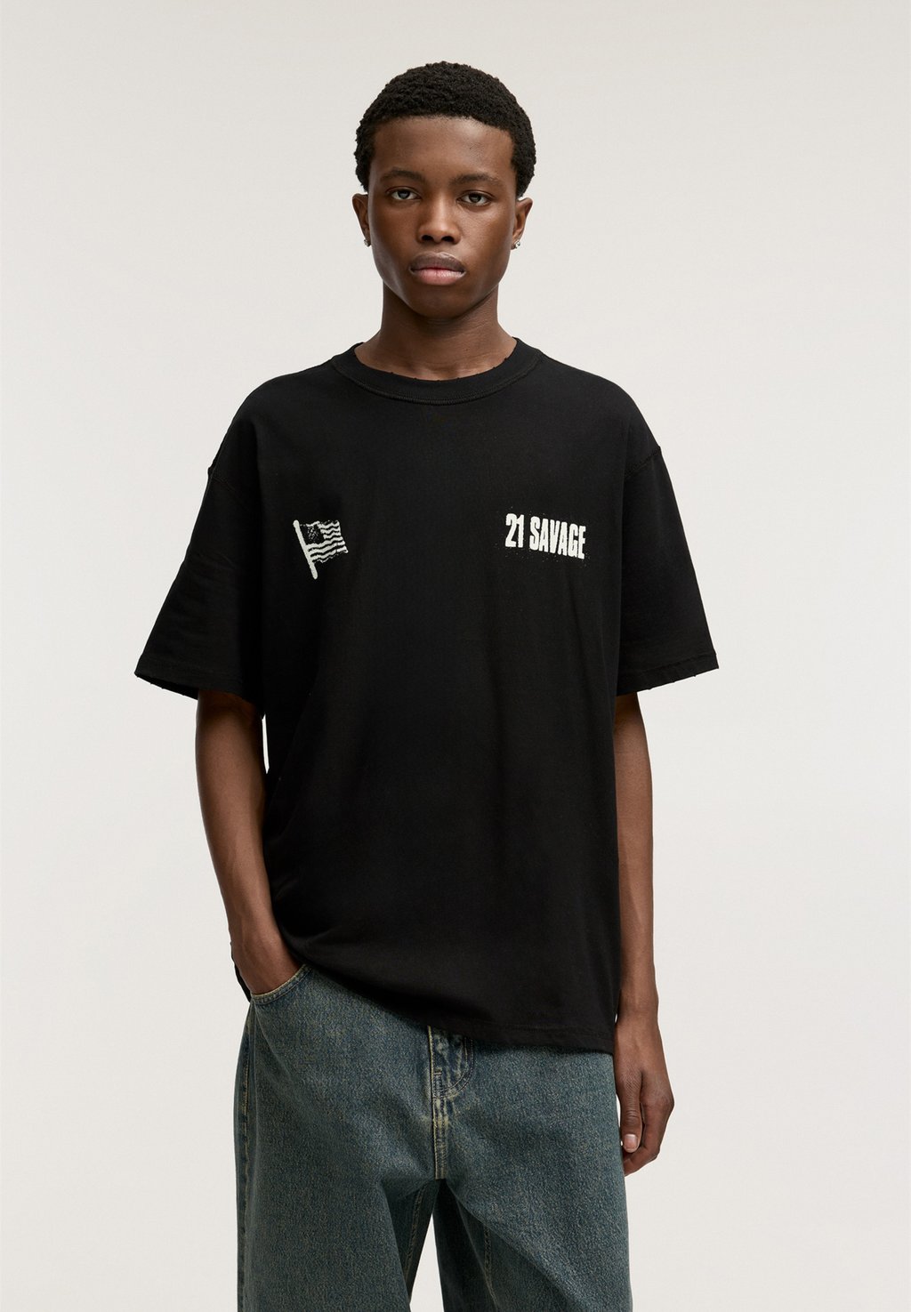 

Футболка с принтом SAVAGE PULL&BEAR, черный