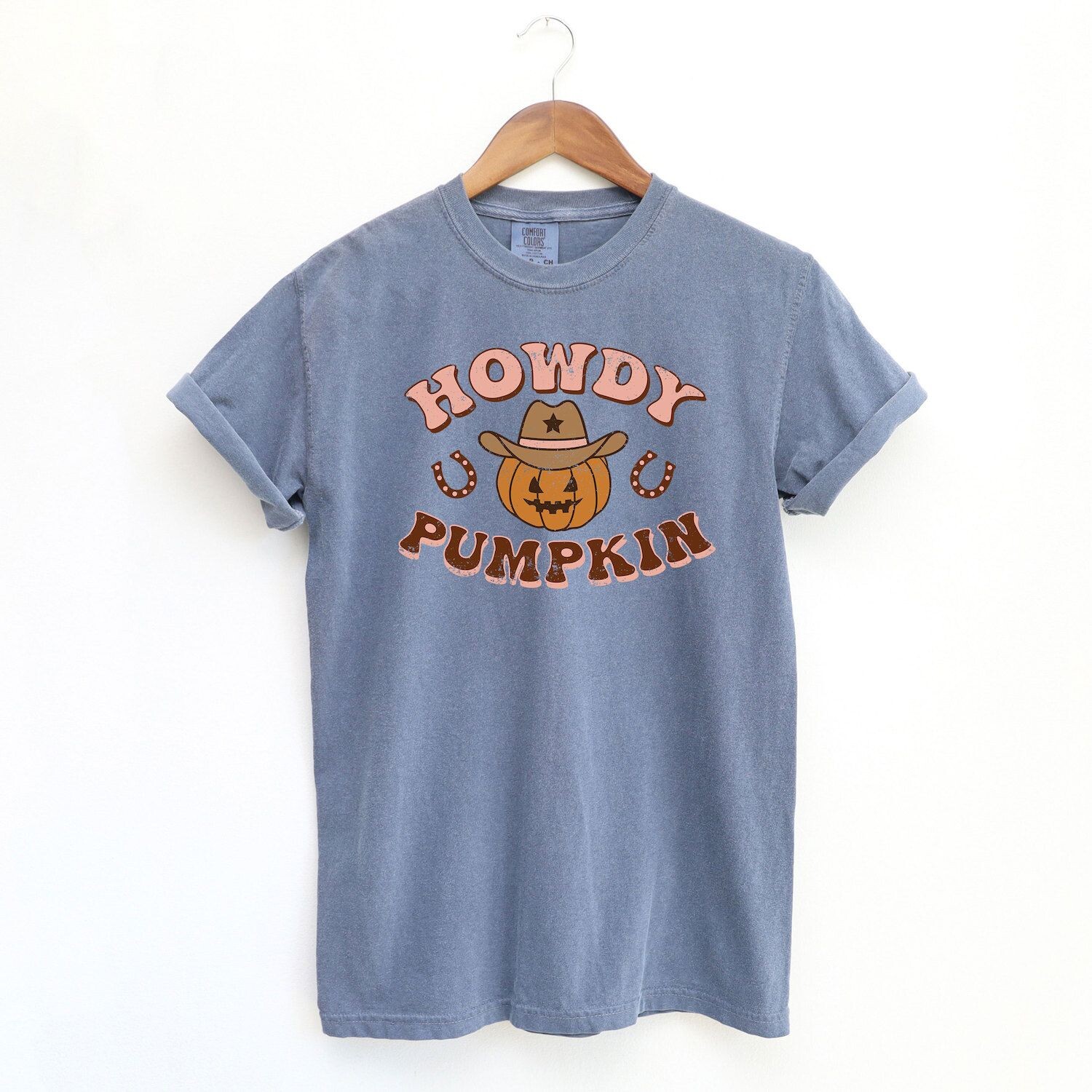 

Ковбойские футболки Howdy Pumpkin, окрашенные в одежду Simply Sage Market