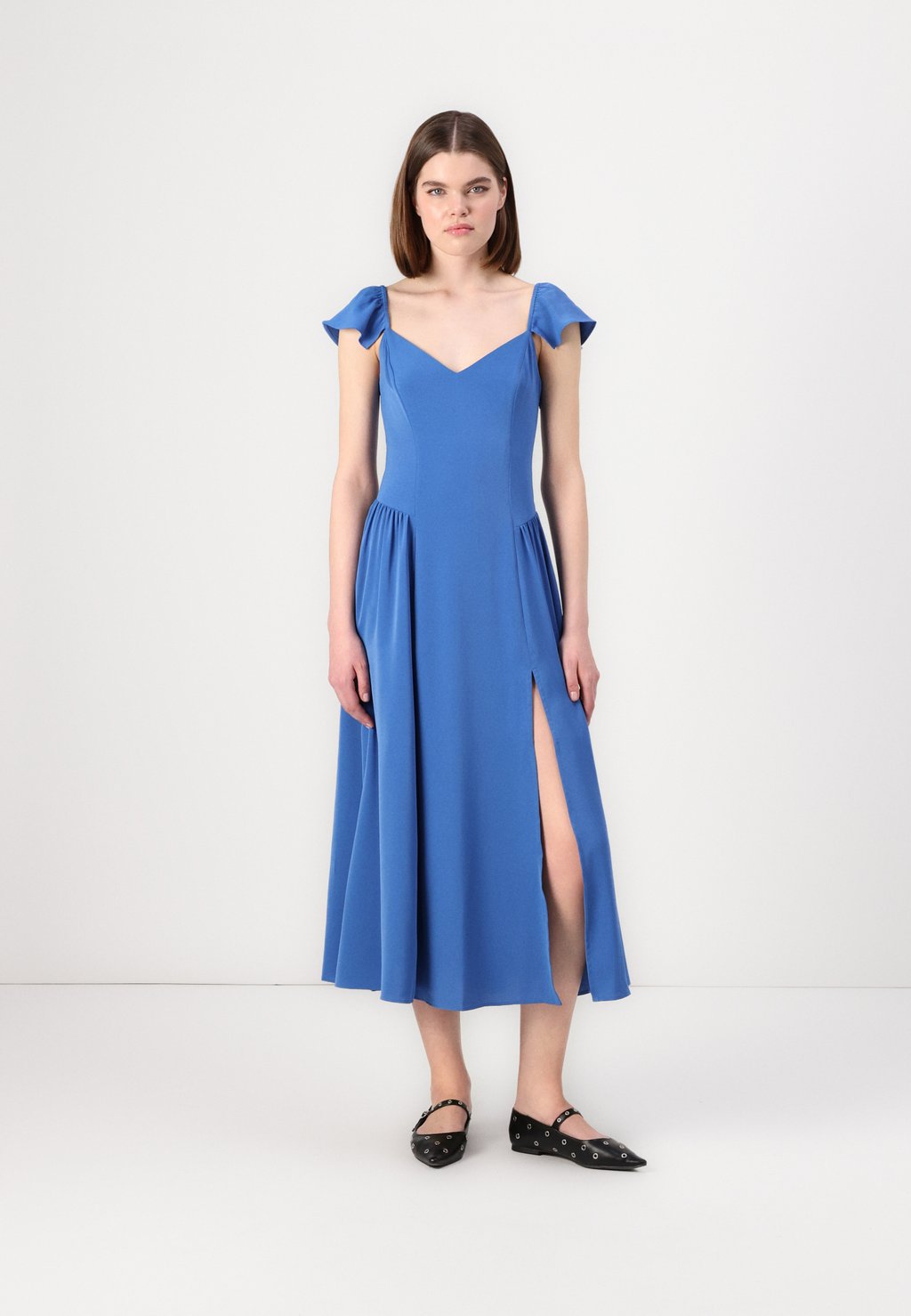 

Повседневное платье FLUTTER DIPPED WAIST MIDI Abercrombie & Fitch, синий