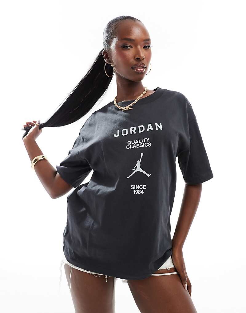 

Черная футболка с принтом Jordan