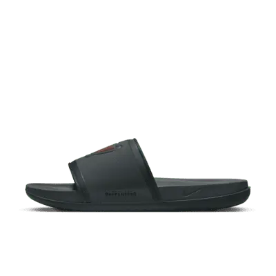 

Шлепанцы Nike Offcourt (NFL Tampa Bay Buccaneers) Slide, цвет Anthracite/Black/Gym Red