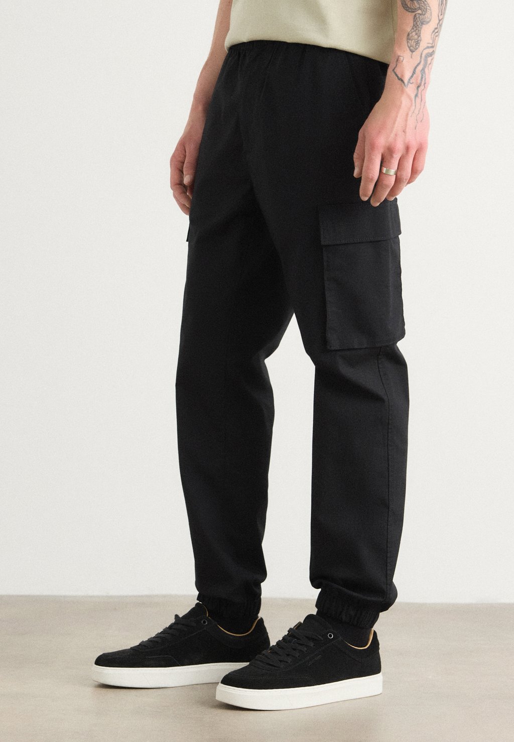 

Брюки карго Calvin Klein Jeans, черный