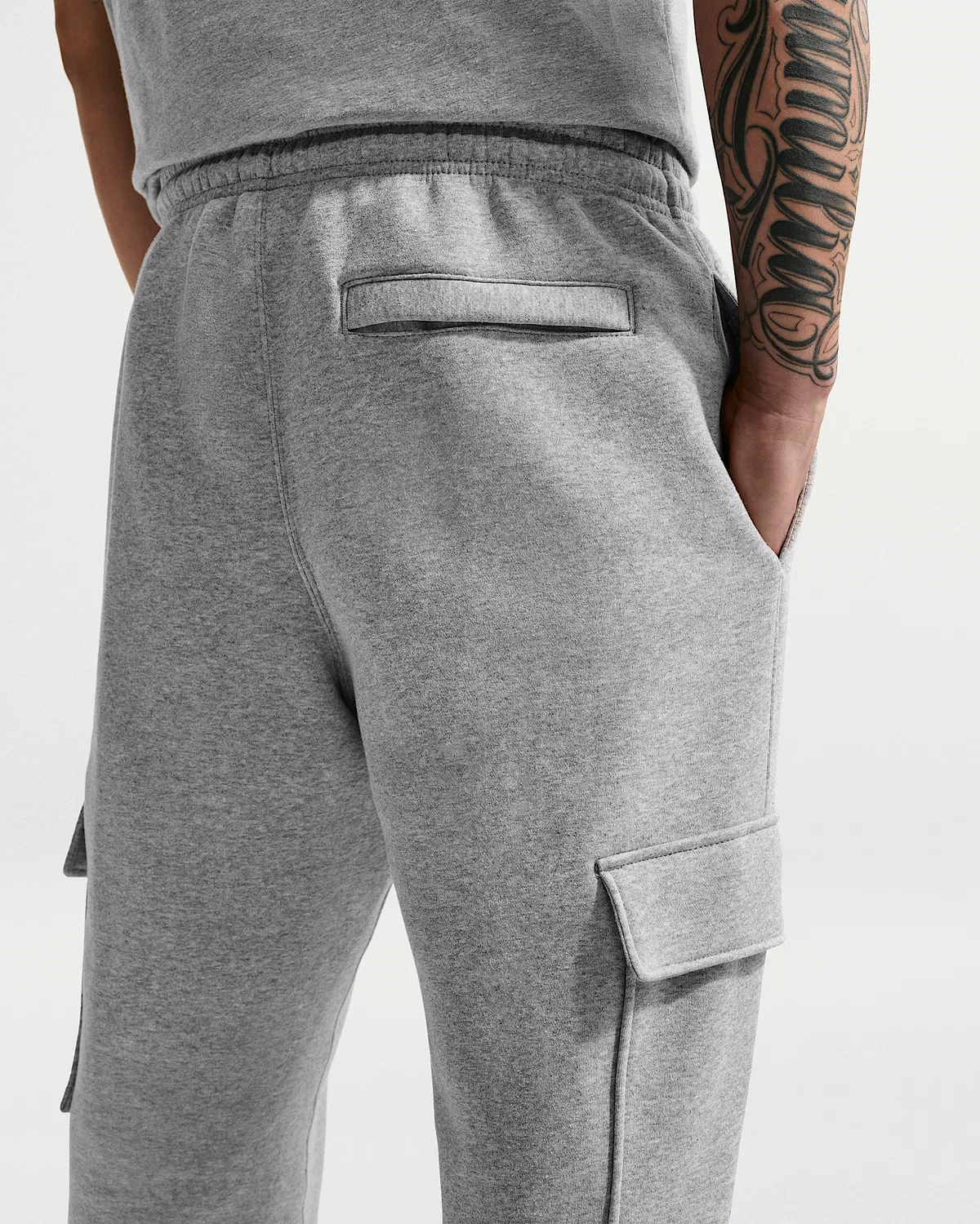 Мужские флисовые карго-штаны Nike Club, Dark Grey Heather/Light Smoke Grey/White — фото 3