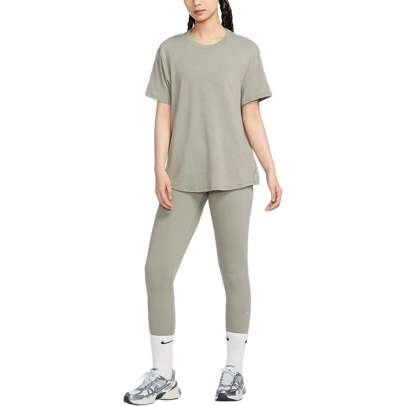 Футболка женская легкая армейская зеленая/черная Nike — фото 3