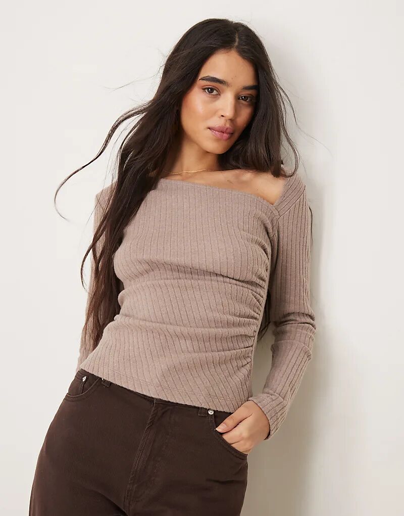 

Асимметричный топ из меланжевого рубчика с рюшами из норки ASOS DESIGN