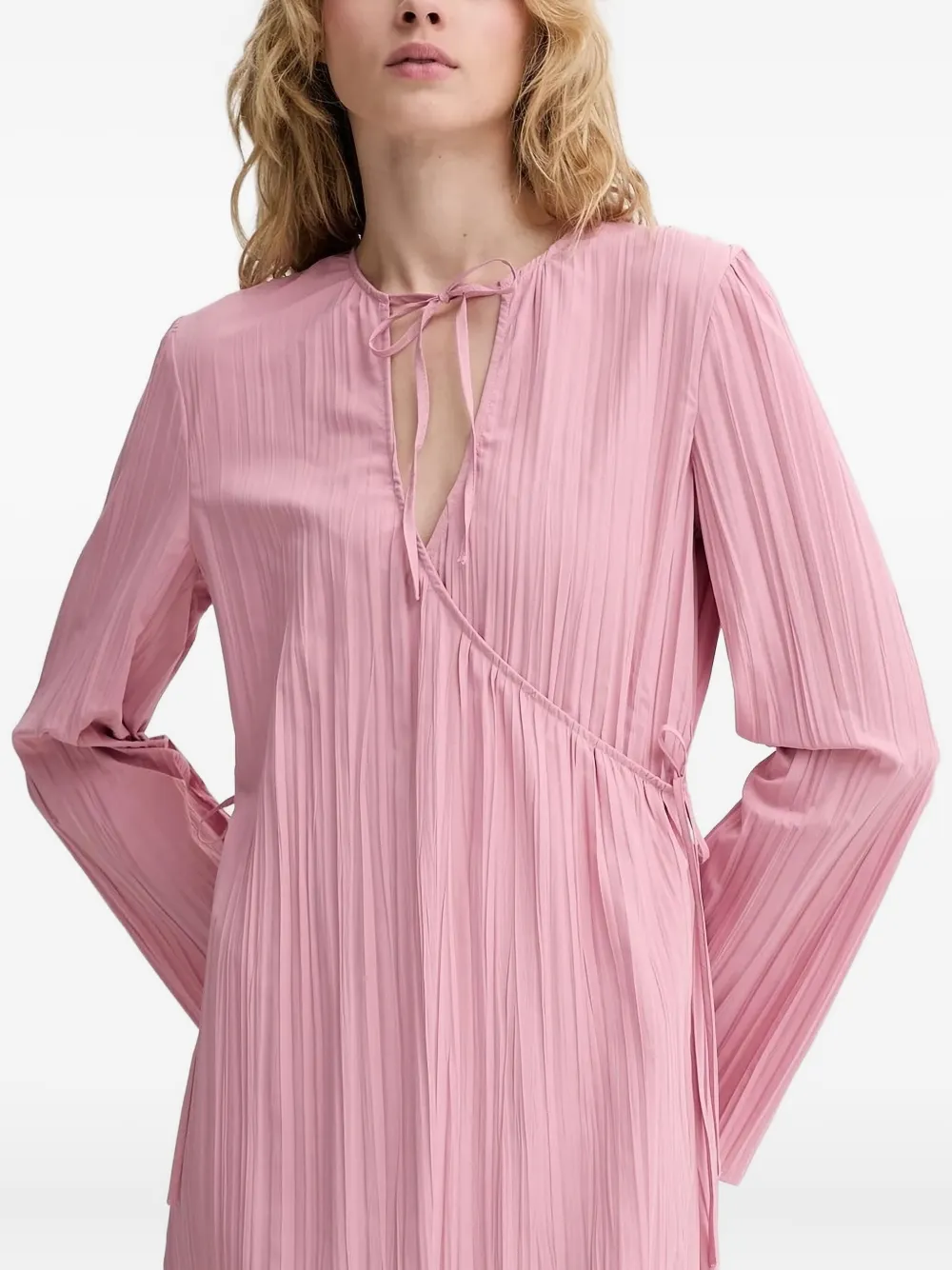 

Плиссированное платье миди с завязками Stine Goya, розовый