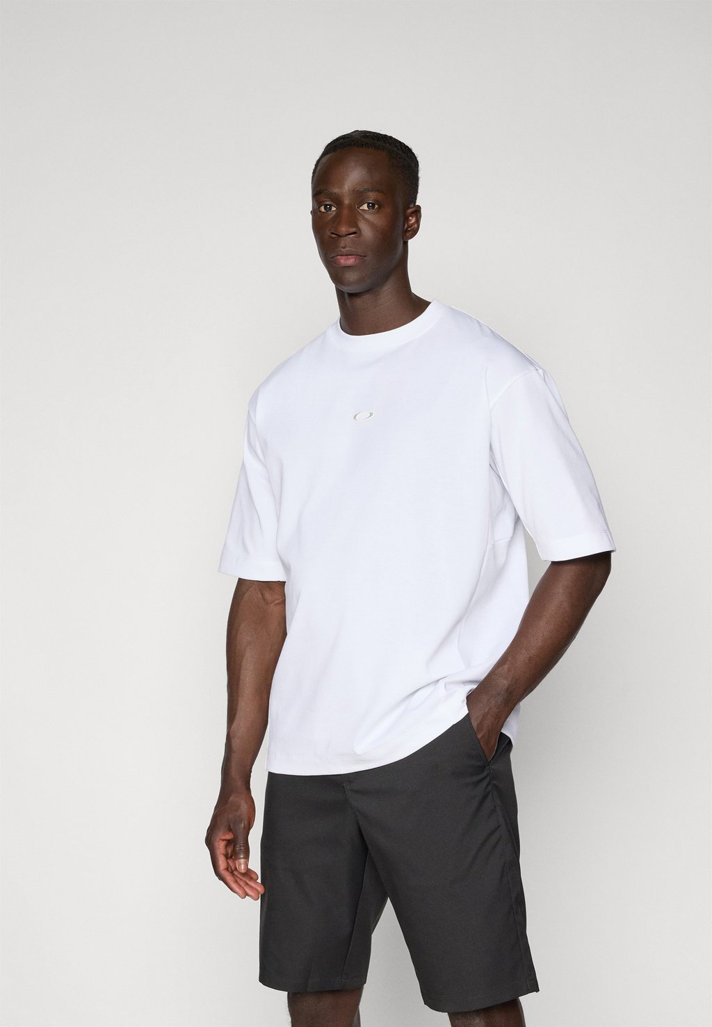 

Базовая футболка DRIVEN TEE Oakley, белый
