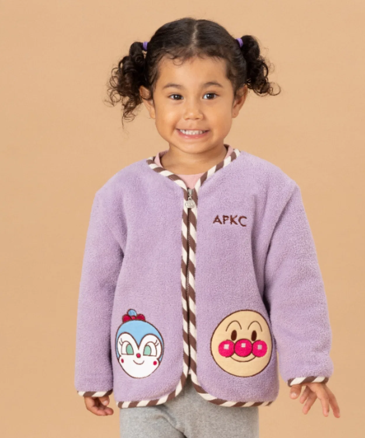 Детская куртка из искусственного меха Anpanman Kids Collection, с аппликацией, лавандовый
