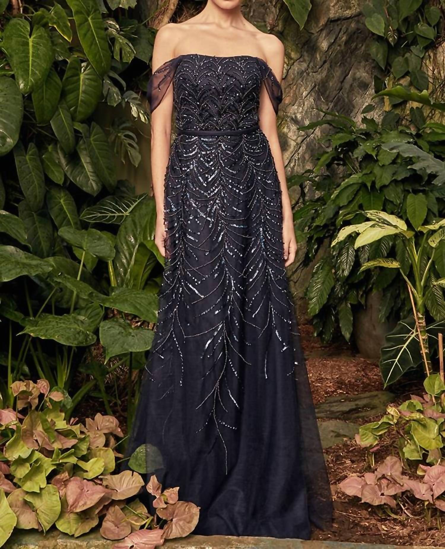 

Тюлевое бальное платье с бисером и открытыми плечами в темно-синем цвете DAYMOR