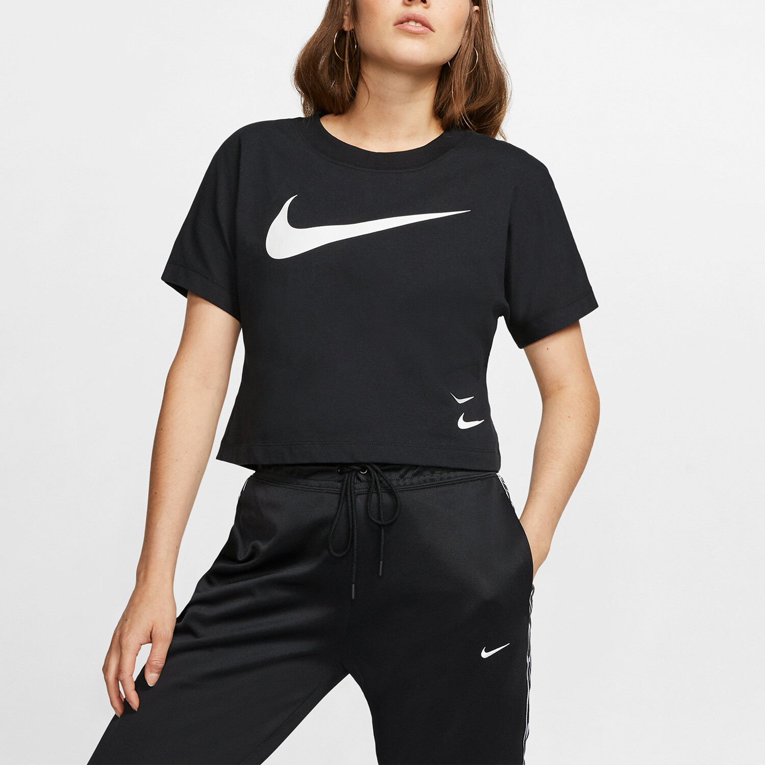 

Укороченный топ женский черный Nike