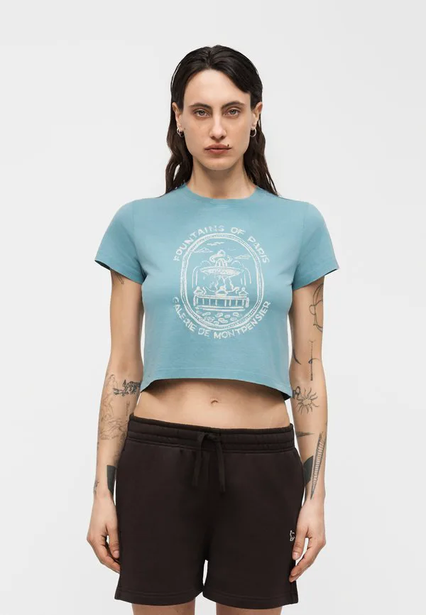 

Футболка с принтом фонтана для малыша Maison Kitsuné, Stone Blue Faded, Синий, Футболка с принтом фонтана для малыша Maison Kitsuné, Stone Blue Faded