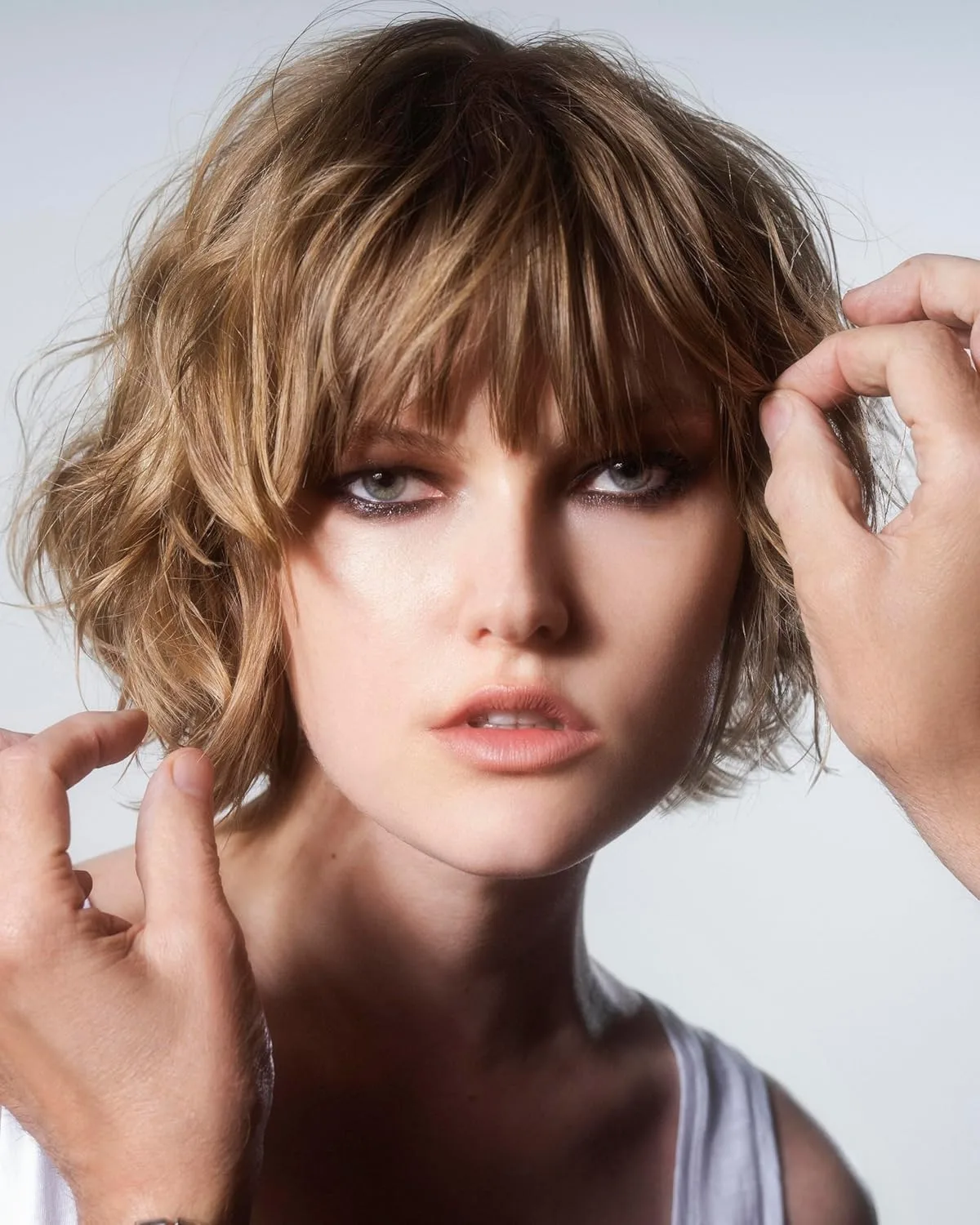 R+Co SUN CATCHER Power C Nourish + Refresh Styling Spray, несмываемый спрей с витамином C, защита от нагрева до 450°F, ультрафиолета и загрязнений, увлажнение с гиалуроновой кислотой и веганскими пептидами Пробник (1 шт.) — фото 3