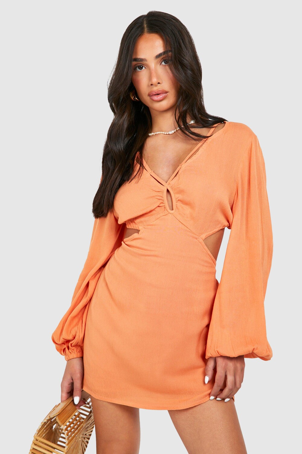 

Мини-платье Petite с глубоким вырезом на спине и перекрестием на спине boohoo, оранжевый
