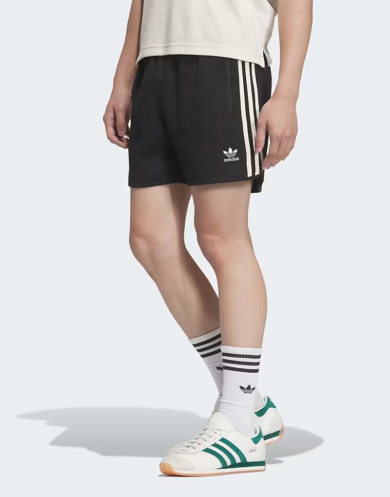 

Шорты Adidas Originals Waffle черного цвета