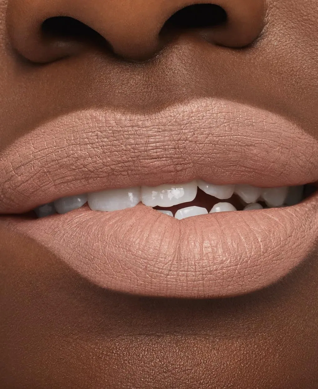 Матовая помада «Ximal Honeylove Matte Silky Lipstick» от MAC Mac — фото 3