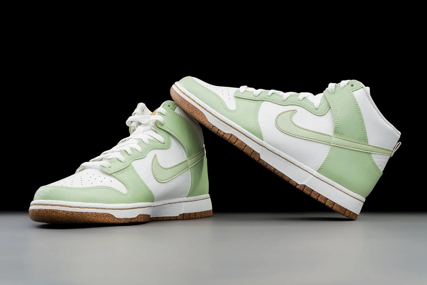 Мужские баскетбольные кроссовки Nike Dunk Hi Retro, белый — фото 3