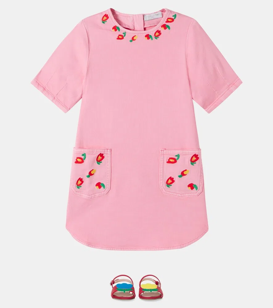 Джинсовое платье с вышивкой Stella McCartney Kids, розовый — фото 2