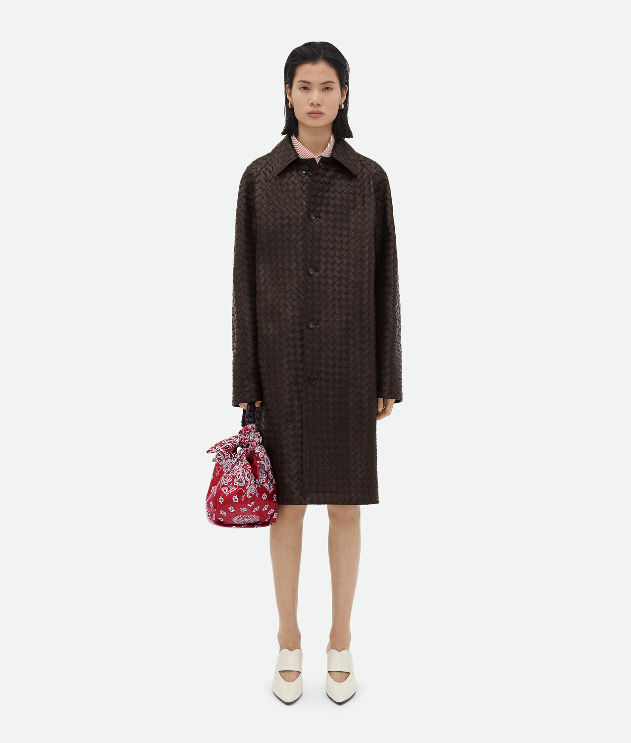 

Пальто из кожи в технике интрреччиато Bottega Veneta, карамельный