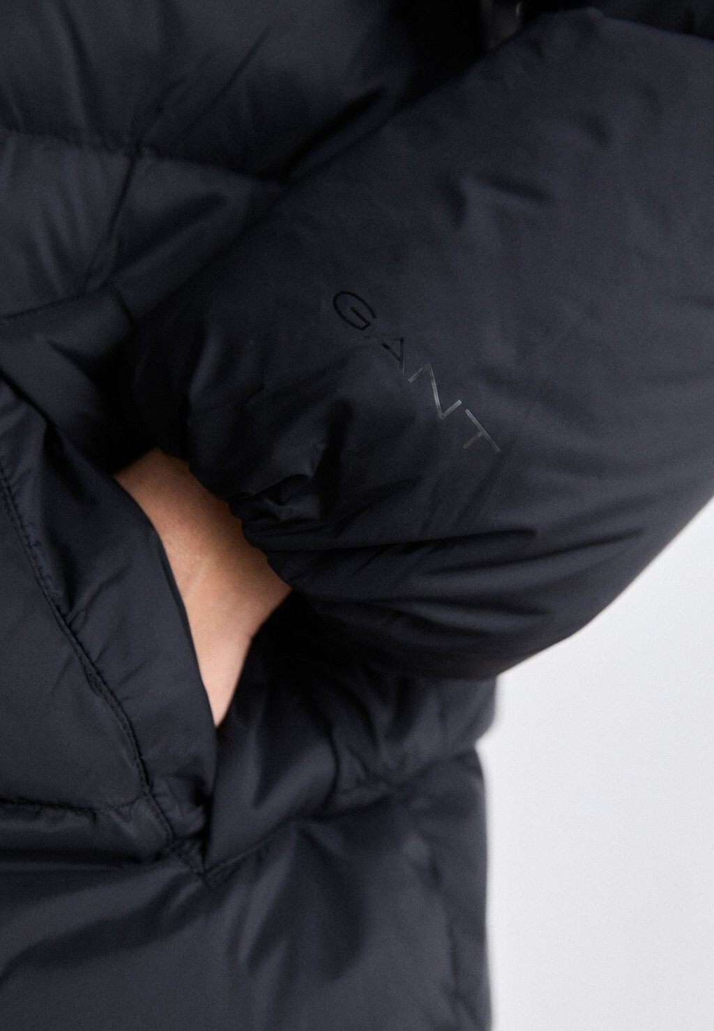 

Пуховое пальто MID LENGTH JACKET GANT, черный