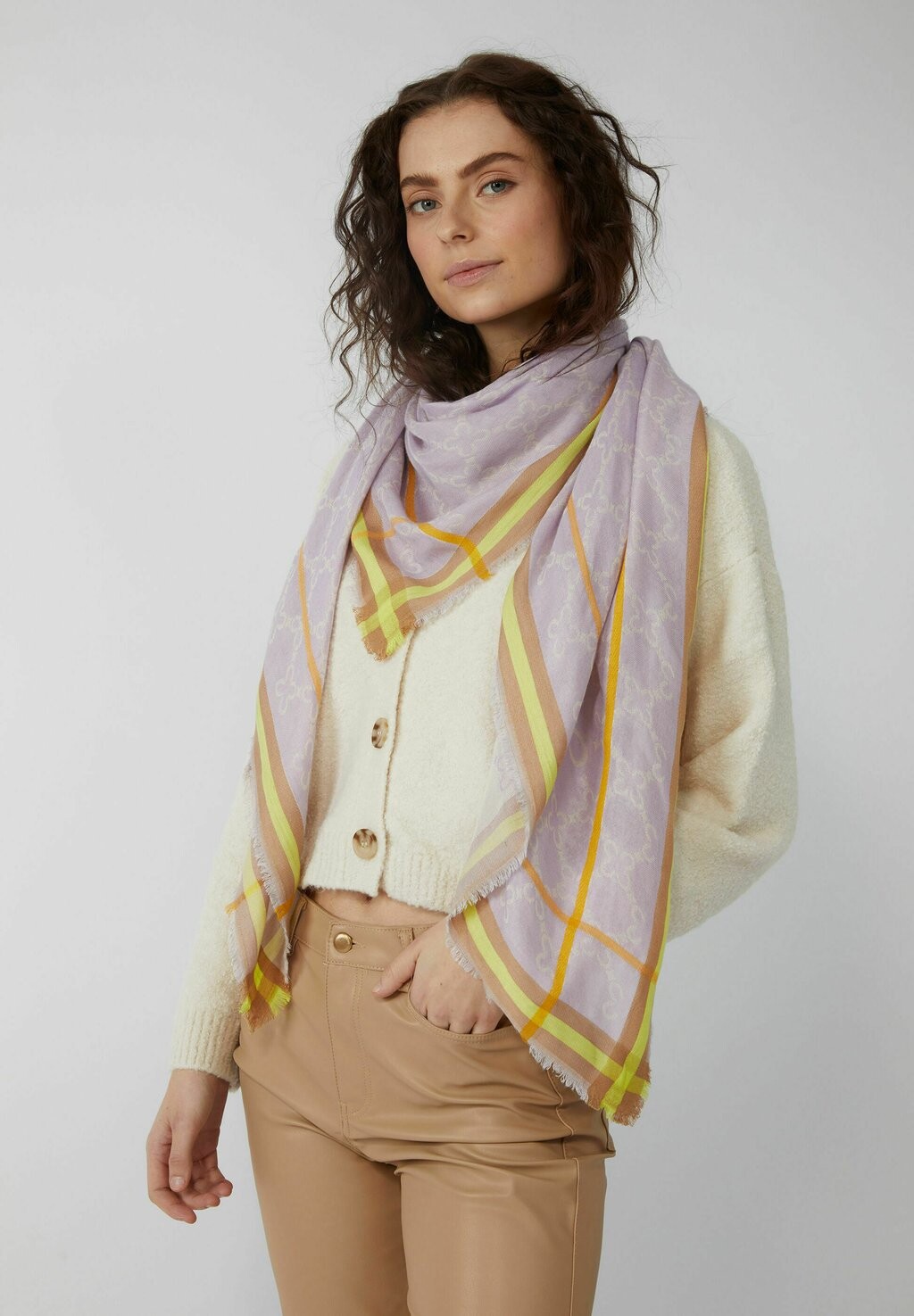 

Платок MIT MONOGRAMM MUSTER Codello, цвет lila