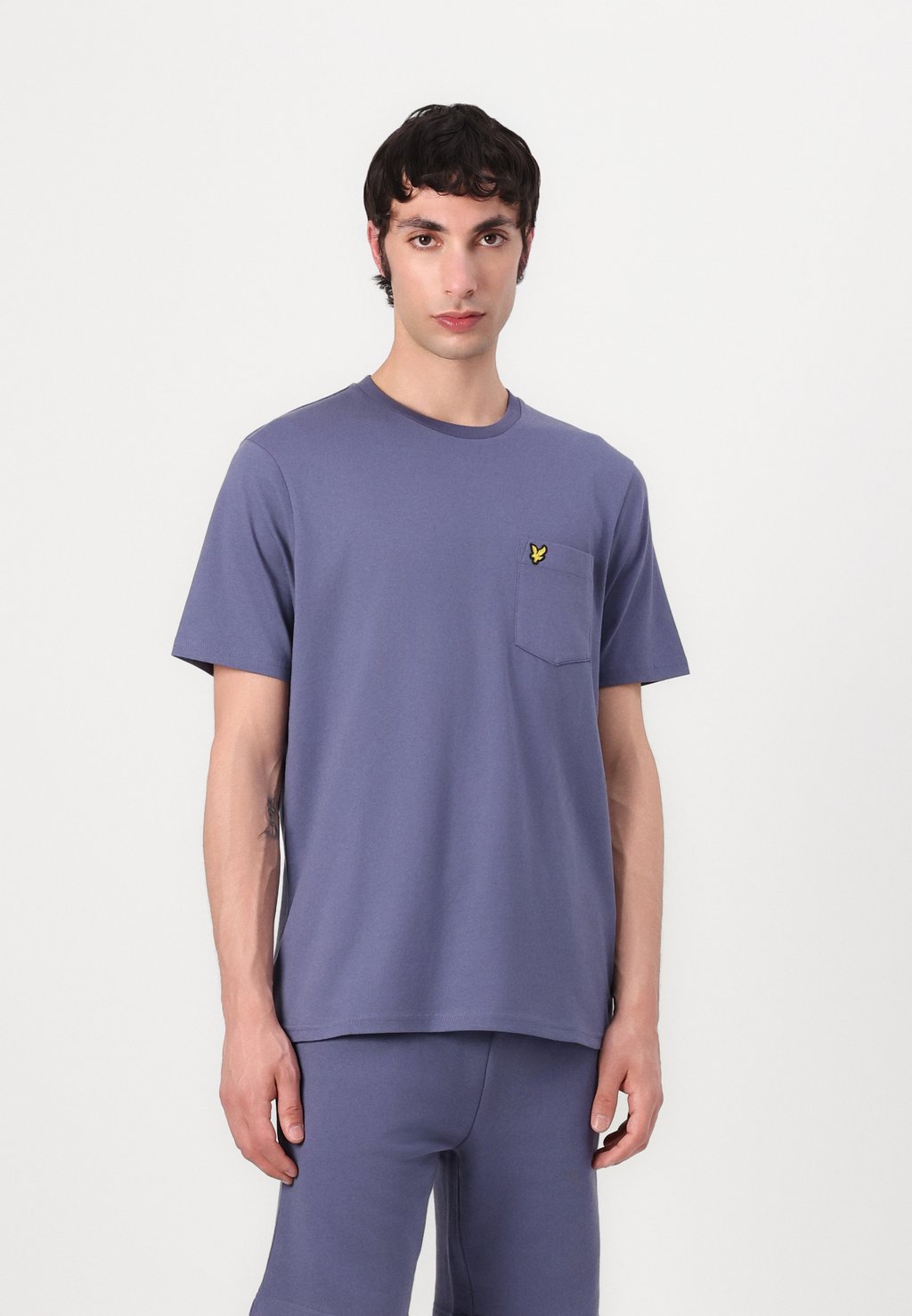 

Базовая футболка POCKET Lyle & Scott, темно-фиолетовый