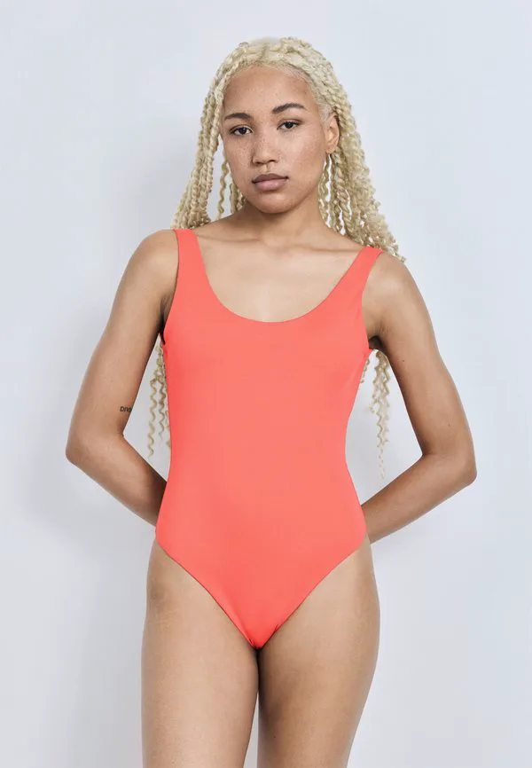 

Купальник-Бикини с вырезом на спине Calvin Klein Swimwear, Punch Pink, Розовый, Купальник-Бикини с вырезом на спине Calvin Klein Swimwear, Punch Pink