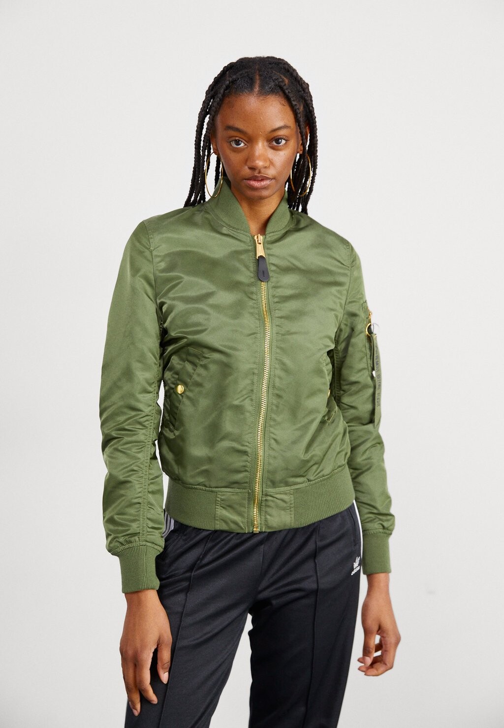 

Бомбер Alpha Industries, зеленый