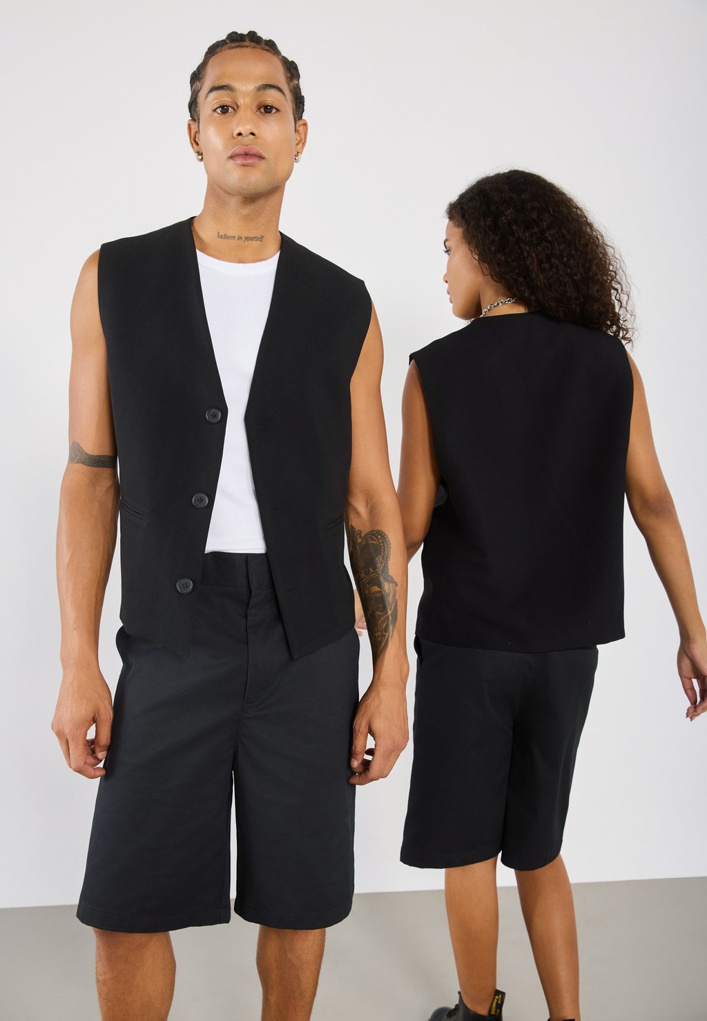 

Жилет UNISEX YOURTURN by Zalando, черный