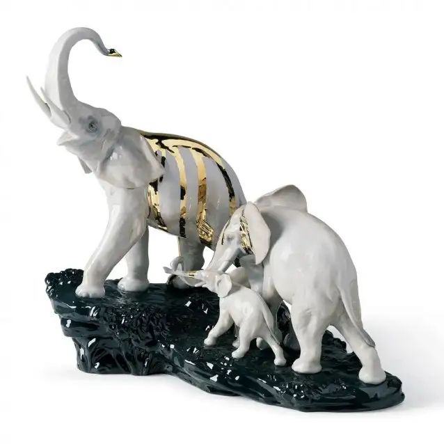 

Статуэтка Elephants on Black Rock Lladro