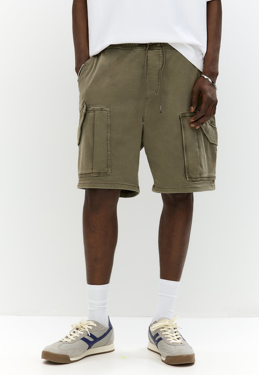

Шорты COMFORT BERMUDA PULL&BEAR, хаки