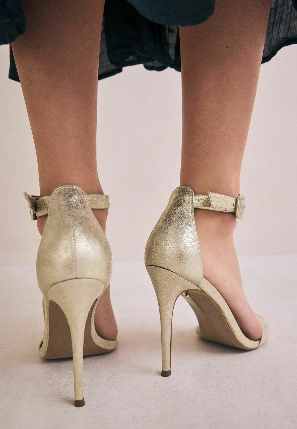 Сандалии REGULAR FIT - SIGNATURE ROUND TOE SIMPLE - High heeled sandals Next, золотой — фото 3