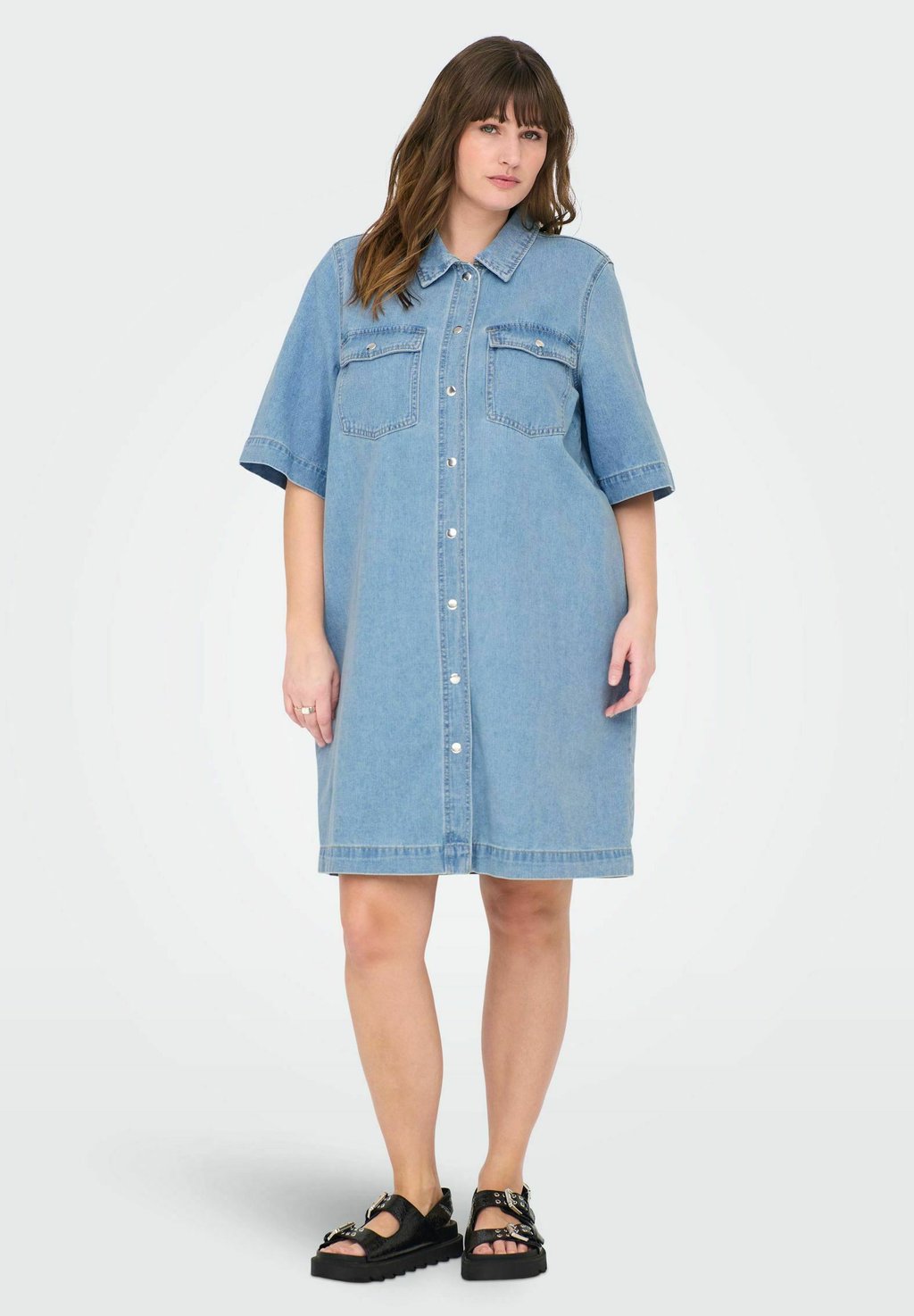 

Джинсовое платье CARBELLE KURZES ONLY Carmakoma, цвет Light Blue Denim