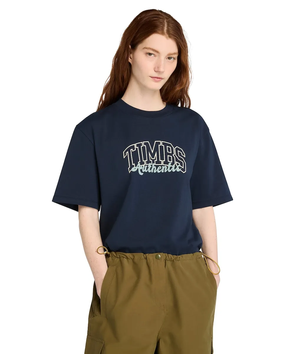 

Женская графическая футболка с коротким рукавом и университетским дизайном Timberland, темно-синий