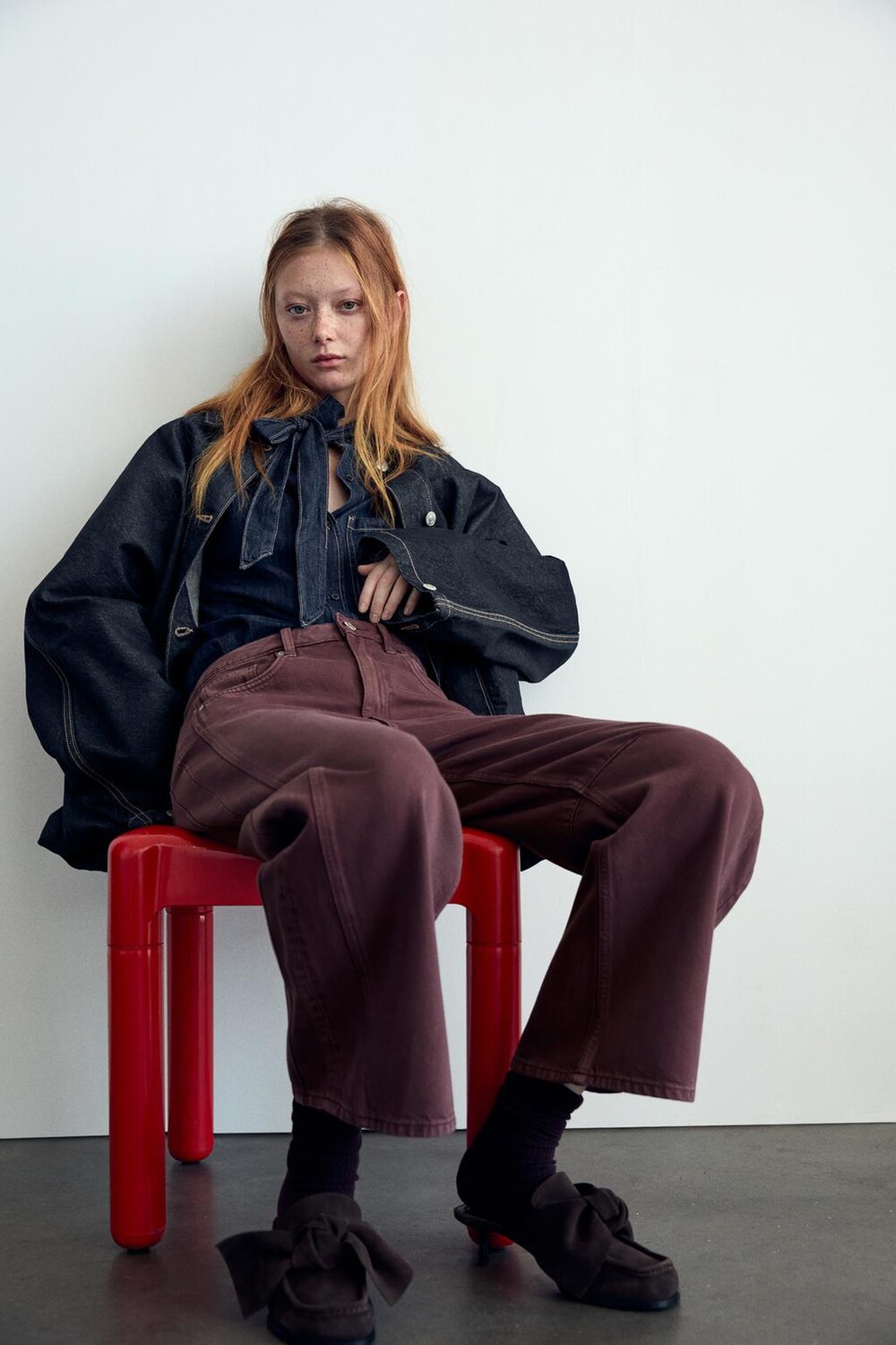 

Свободные джинсы balloon trf со средней талией ZARA, цвет wine