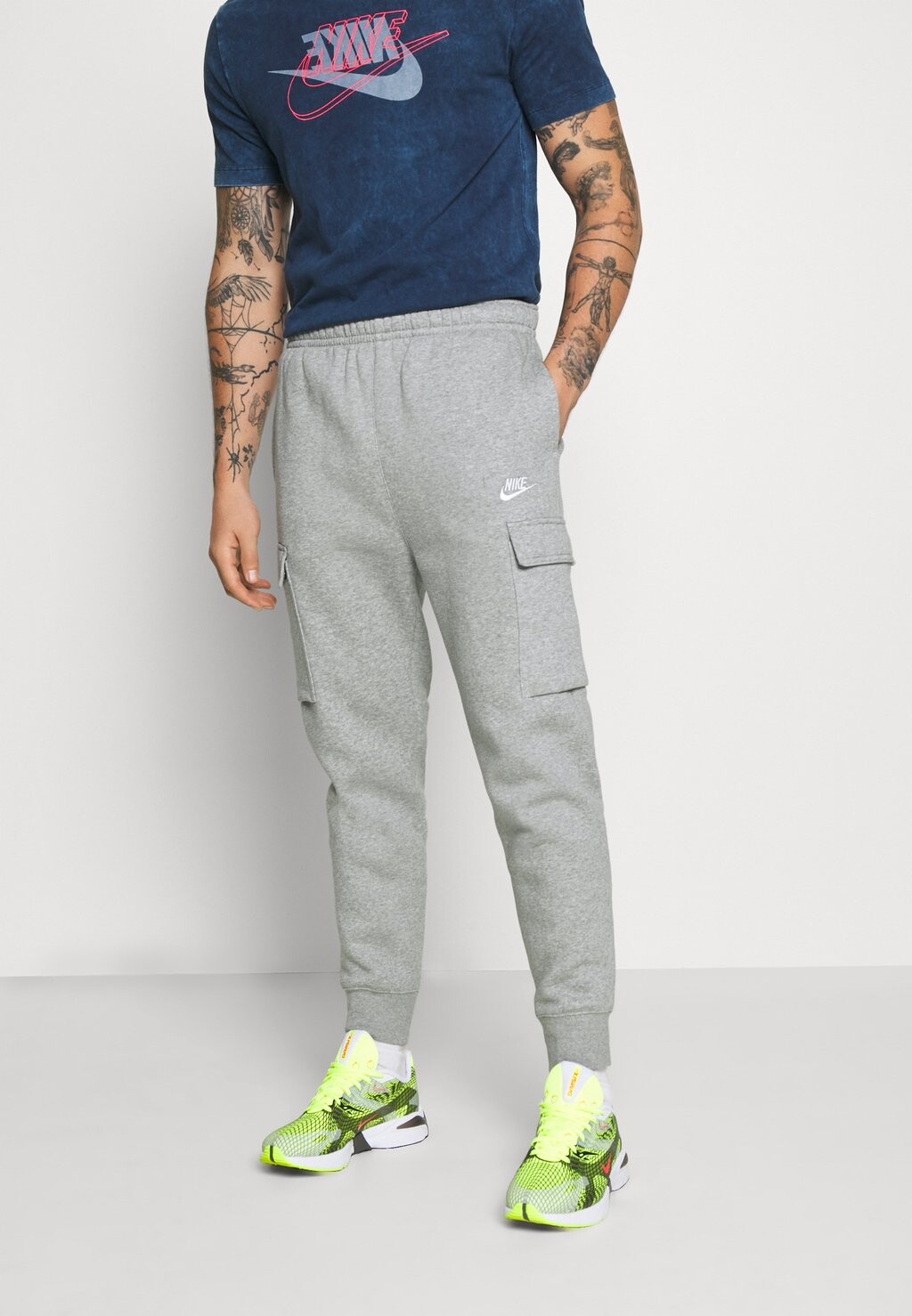 

Брюки-карго CLUB PANT Nike, серый вереск/матовое серебро/белый