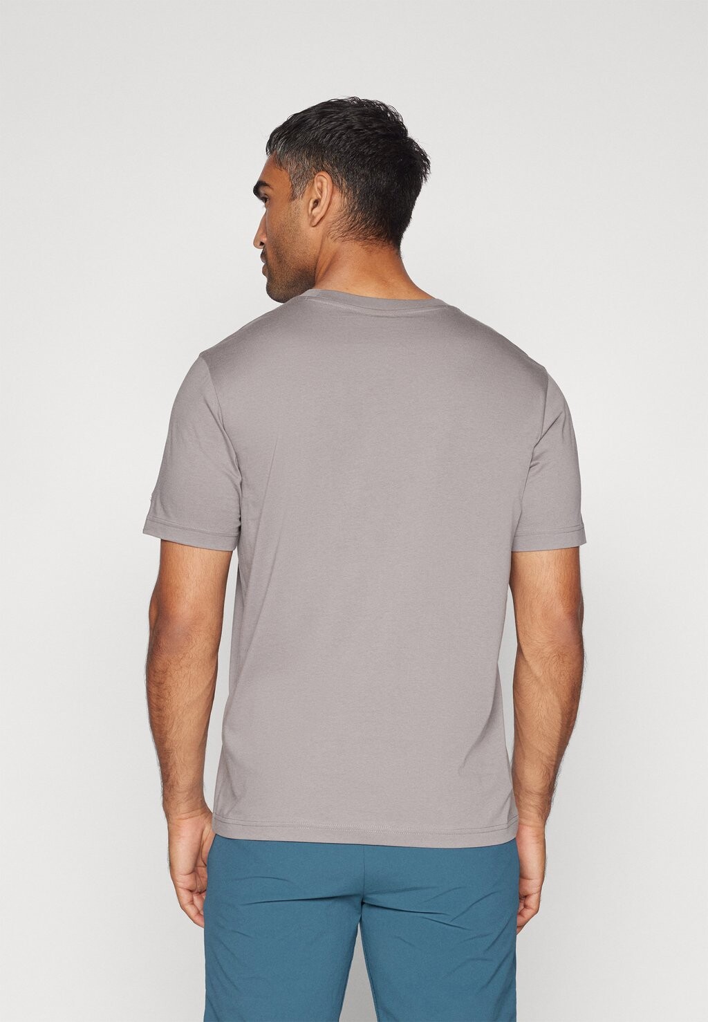 

Базовая футболка ICONS CREWNECK SMALL LOGO Champion, серый