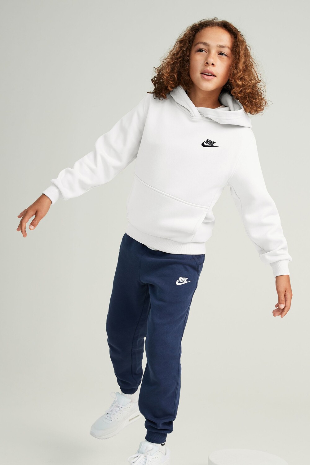 

Флисовый пуловер Club с капюшоном Nike, белый