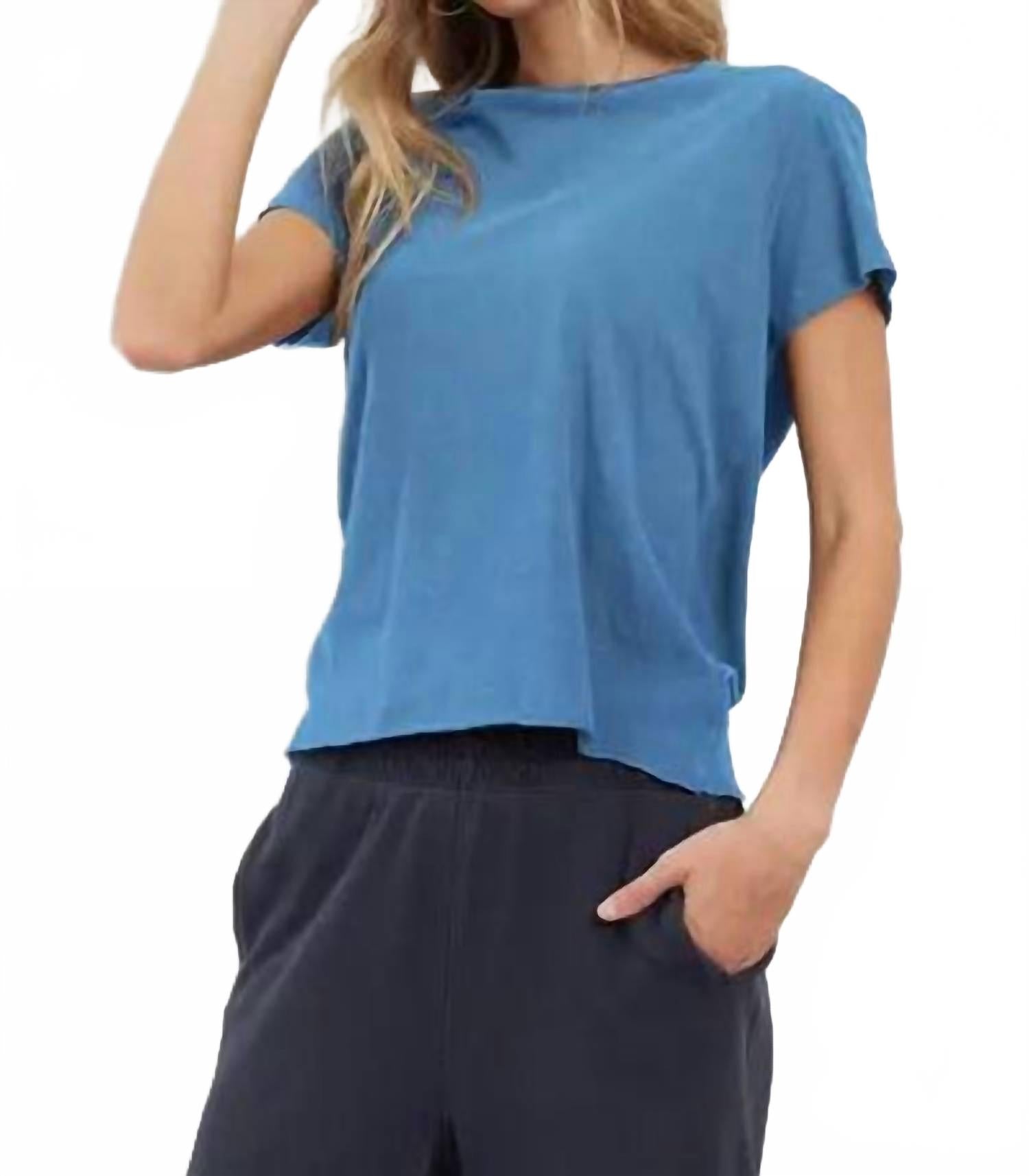 

Футболка Уинстон с косым вырезом на спине в элементарном синем LAmade