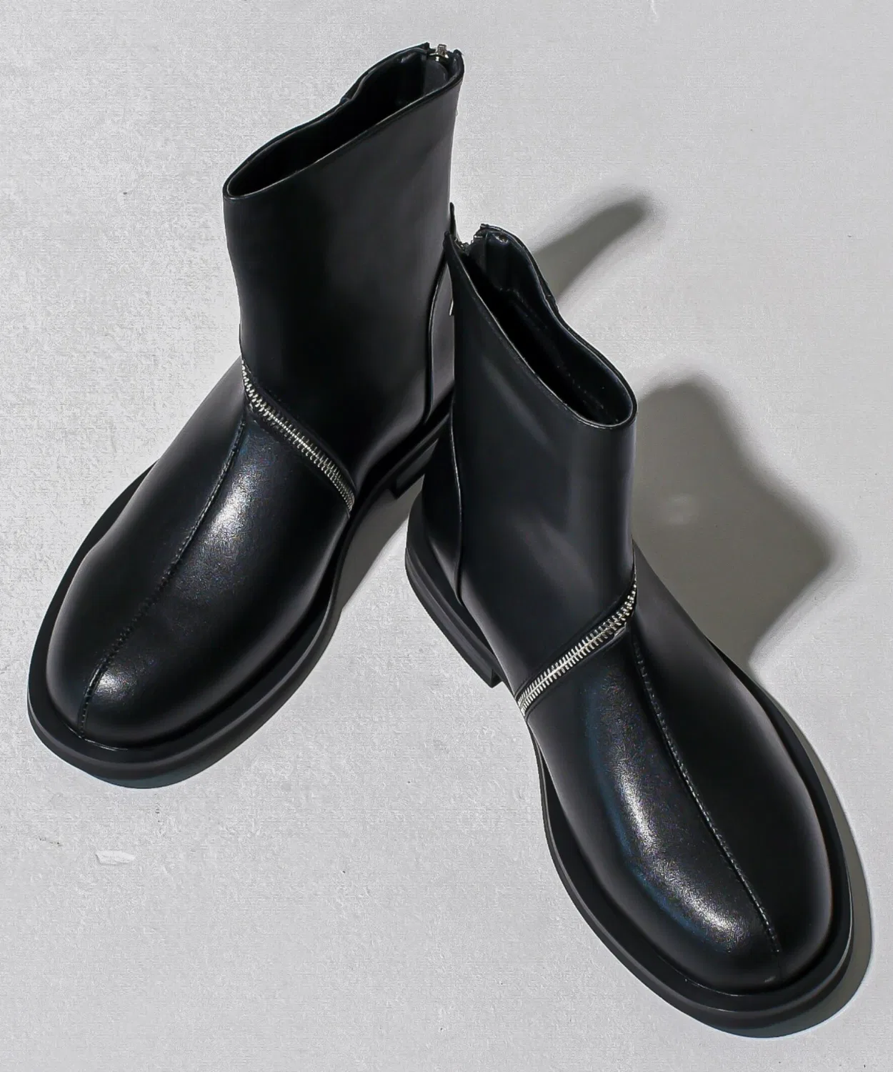 Ботинки Screw Zip Design Boots с винтовой молнией A'GEM/9 × .kom BENUSTA, синтетическая кожа, черный — фото 3