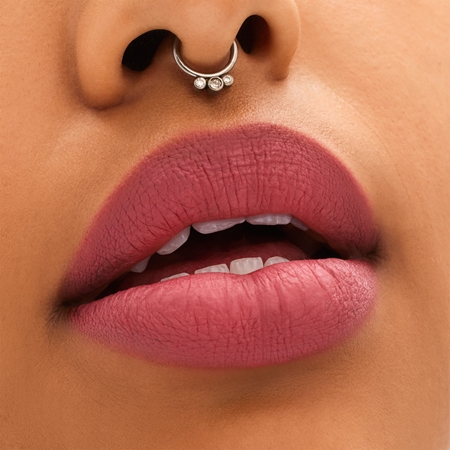 Стойкая помада с матовым эффектом MAC Cosmetics Locked Kiss 24h Lipstick, Connoisseur 1,8 g — фото 4