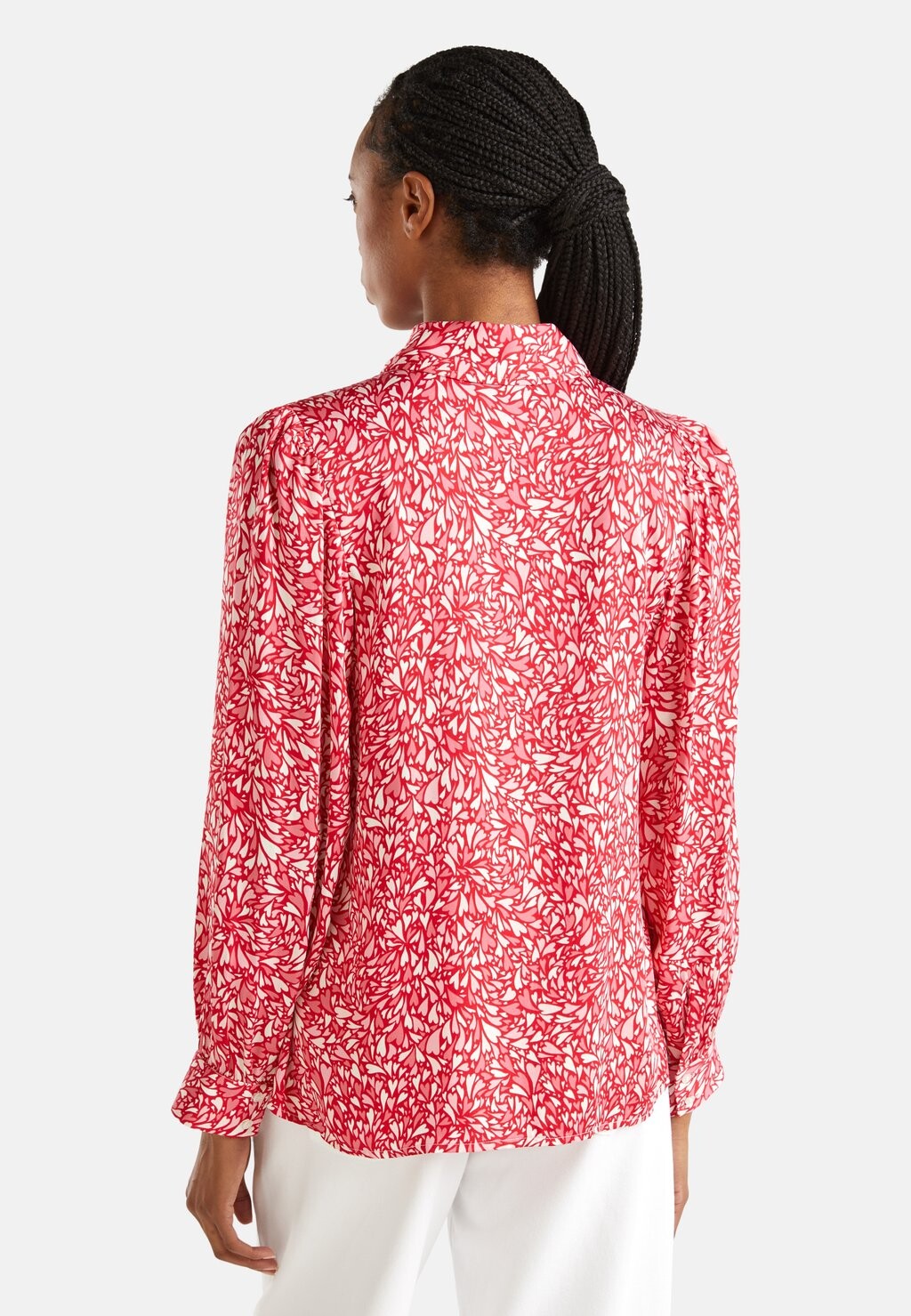 

Блузка на пуговицах ALL-OVER PATTERN REGULAR FIT CLASSIC COLLAR AND CONCEALED BUTTON FASTENING SLEEVES GATHERED INTO CUFF GATHERS ON THE FRONT United Colors of Benetton, красный