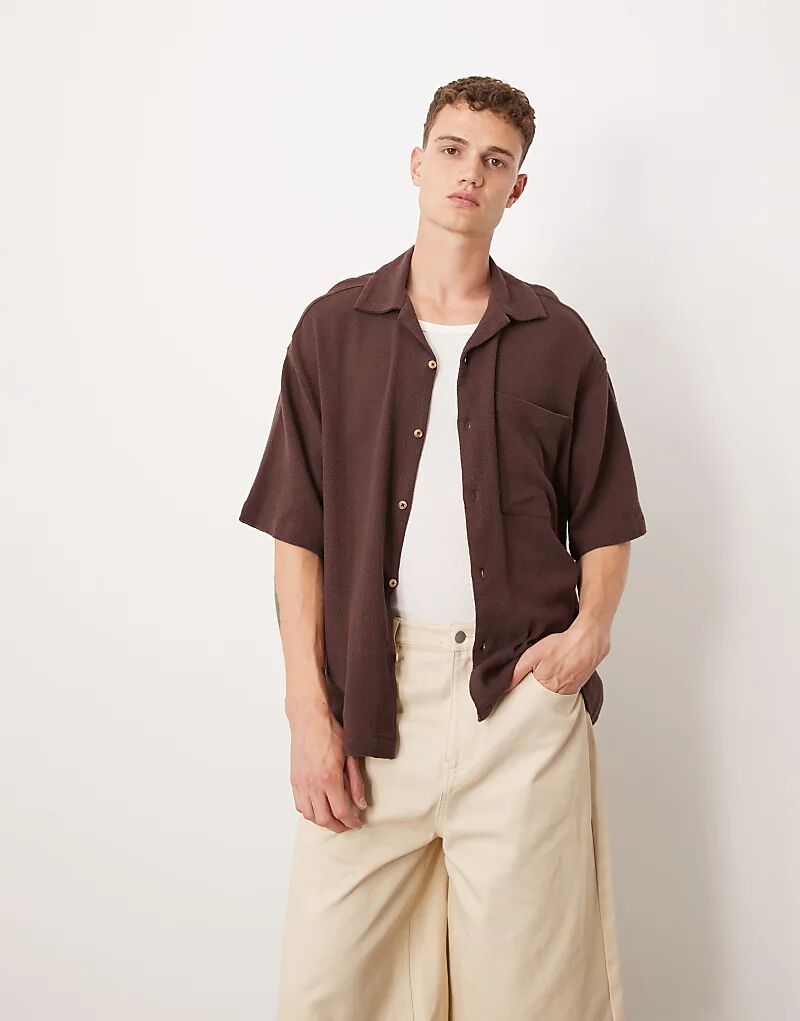 

Коричневая рубашка ASOS DESIGN с квадратным фактурным воротником и воротником-стойкой