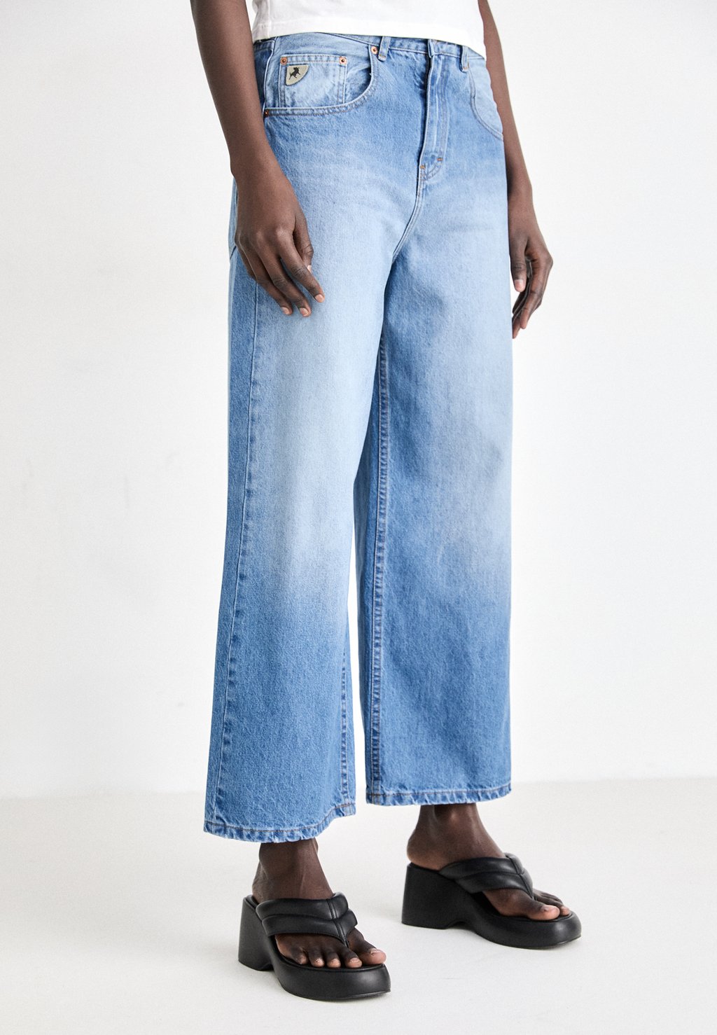 

Джинсы свободного кроя BEATRIX LOIS Jeans, цвет Jackson Distressed