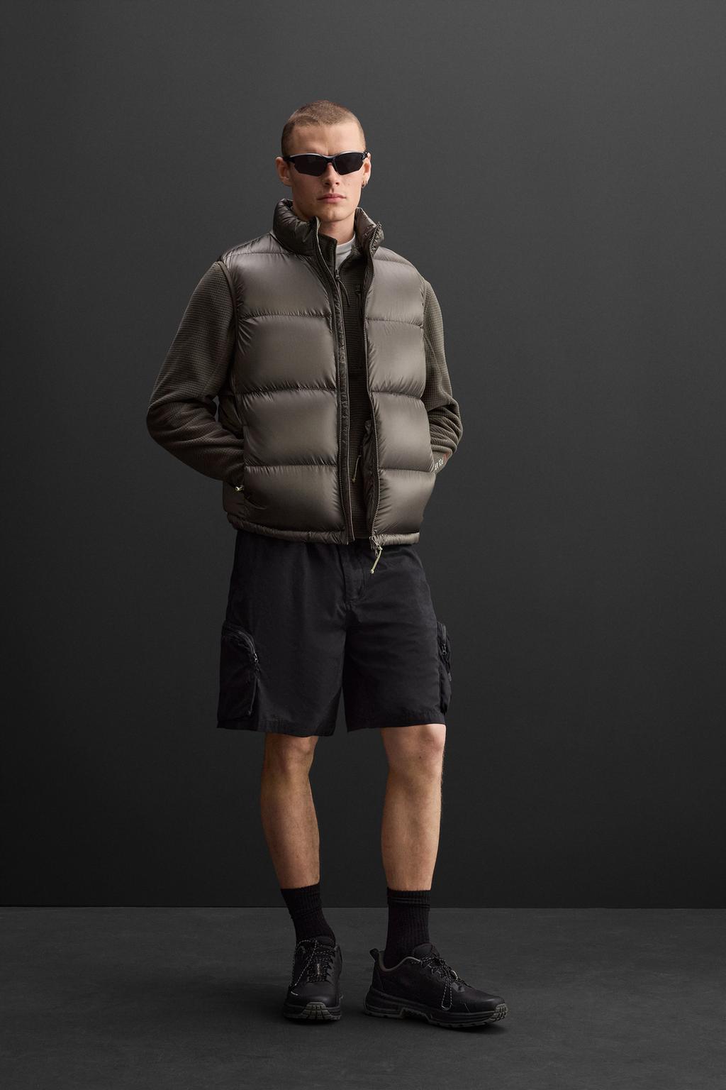 

Жилет из 100% пухо-перьевого фугу ZARA, цвет Grey green
