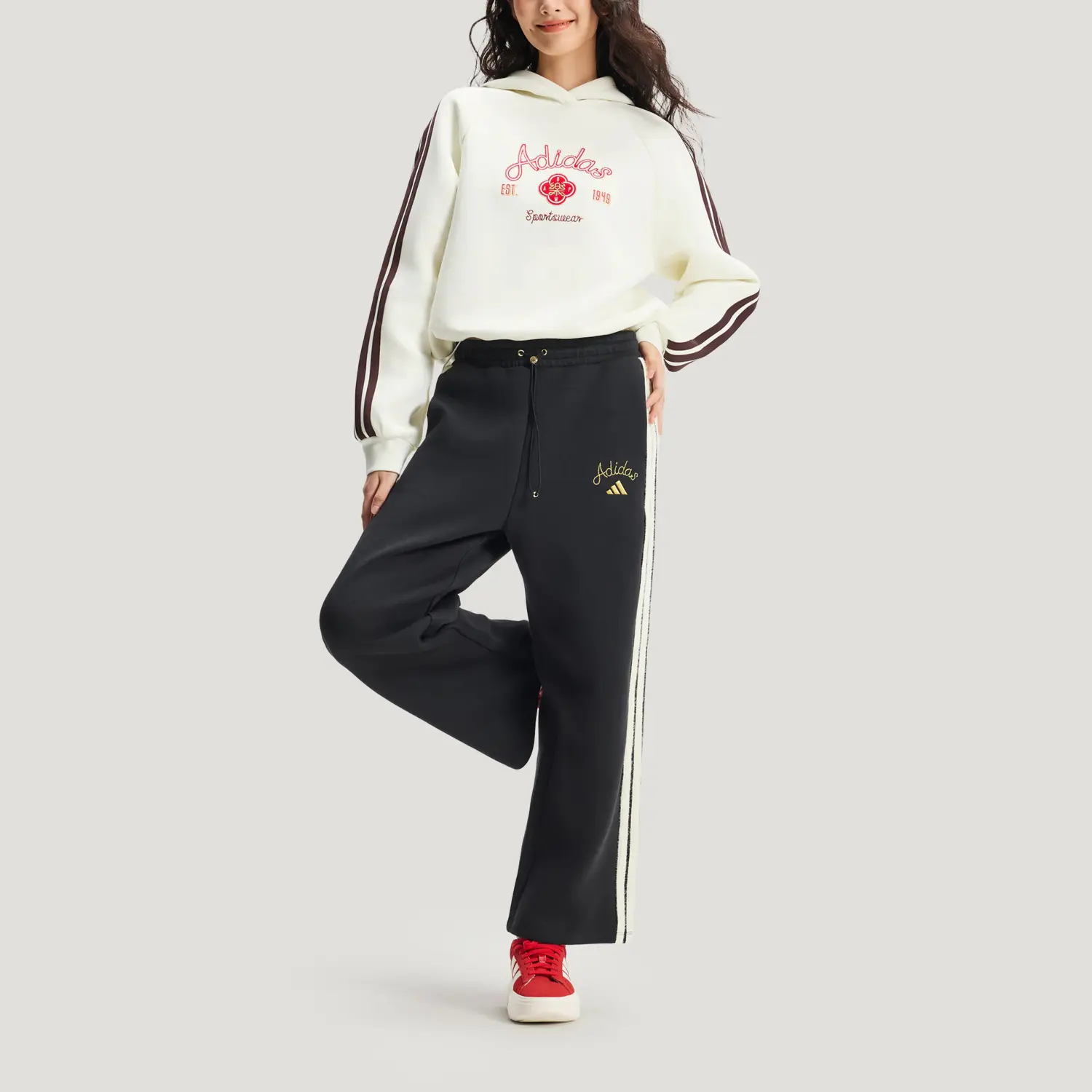 Женская толстовка с капюшоном Adidas, jade белый/темный коричневый/светлый scarlet — фото 4