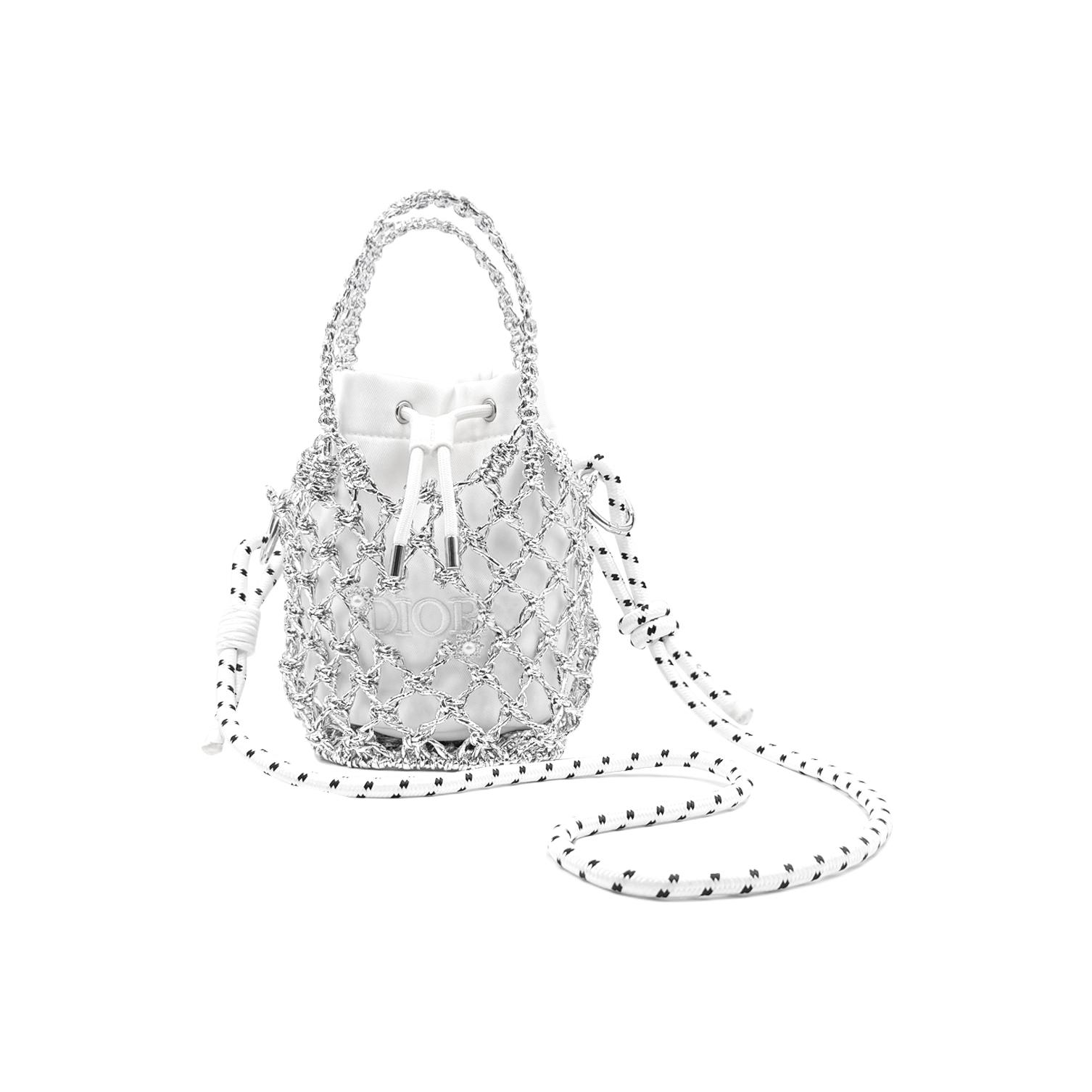 

Косметички и сумки для туалетных принадлежностей унисекс DIOR