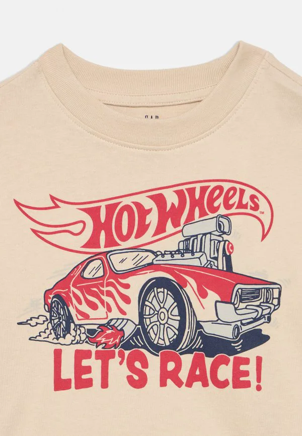 Детская футболка с длинными рукавами и принтом hot wheels. Gap, Anchorage Cream — фото 3