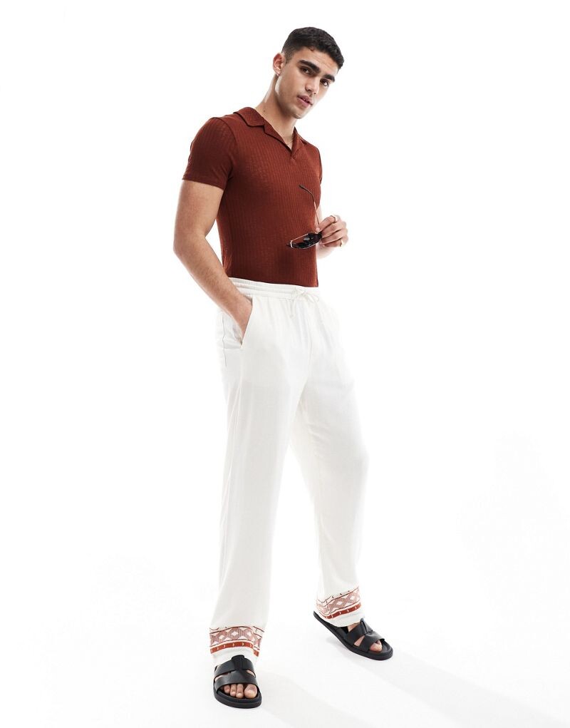 

Белые брюки свободного кроя с вышивкой по низу ASOS DESIGN