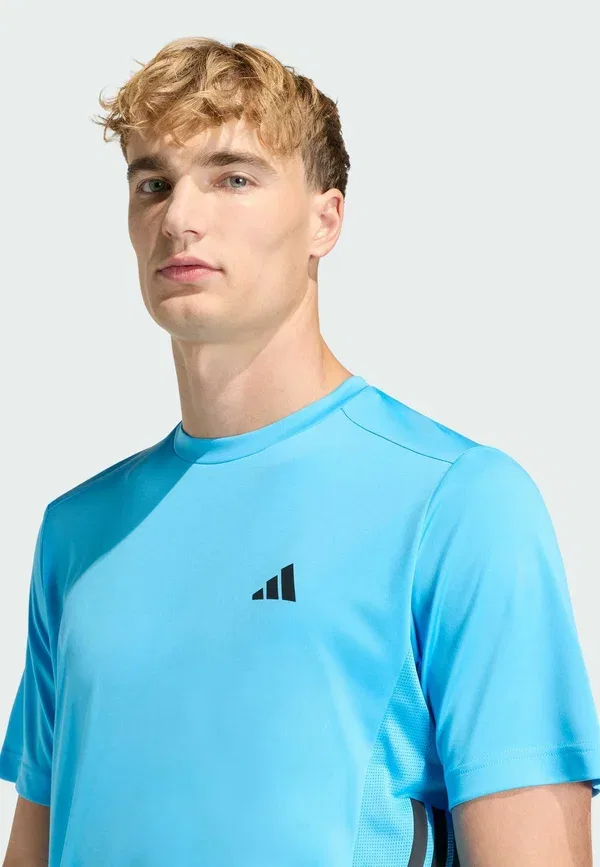 Футболка спортивная Adidas Performance Tech Essentials Workout 3 Stripes, цвет яркий аквамарин — фото 3